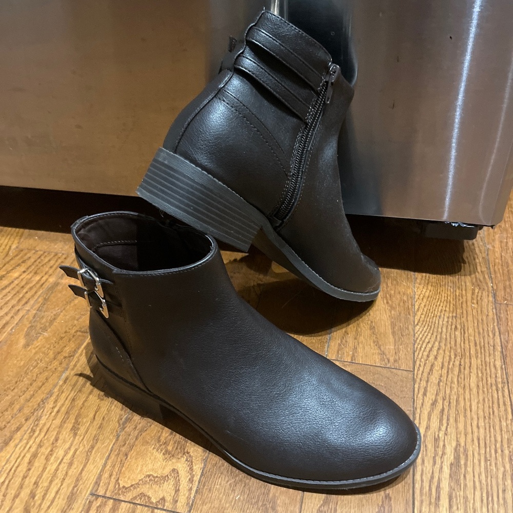 Kelly & Katie Dark Brown Ankle Boots, women size 10